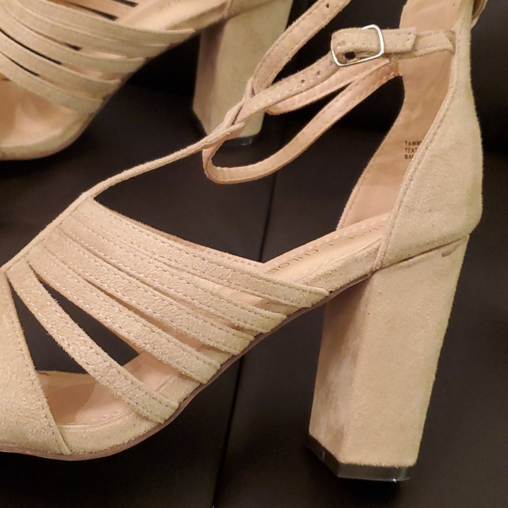 Heels - Picture 3 of 7